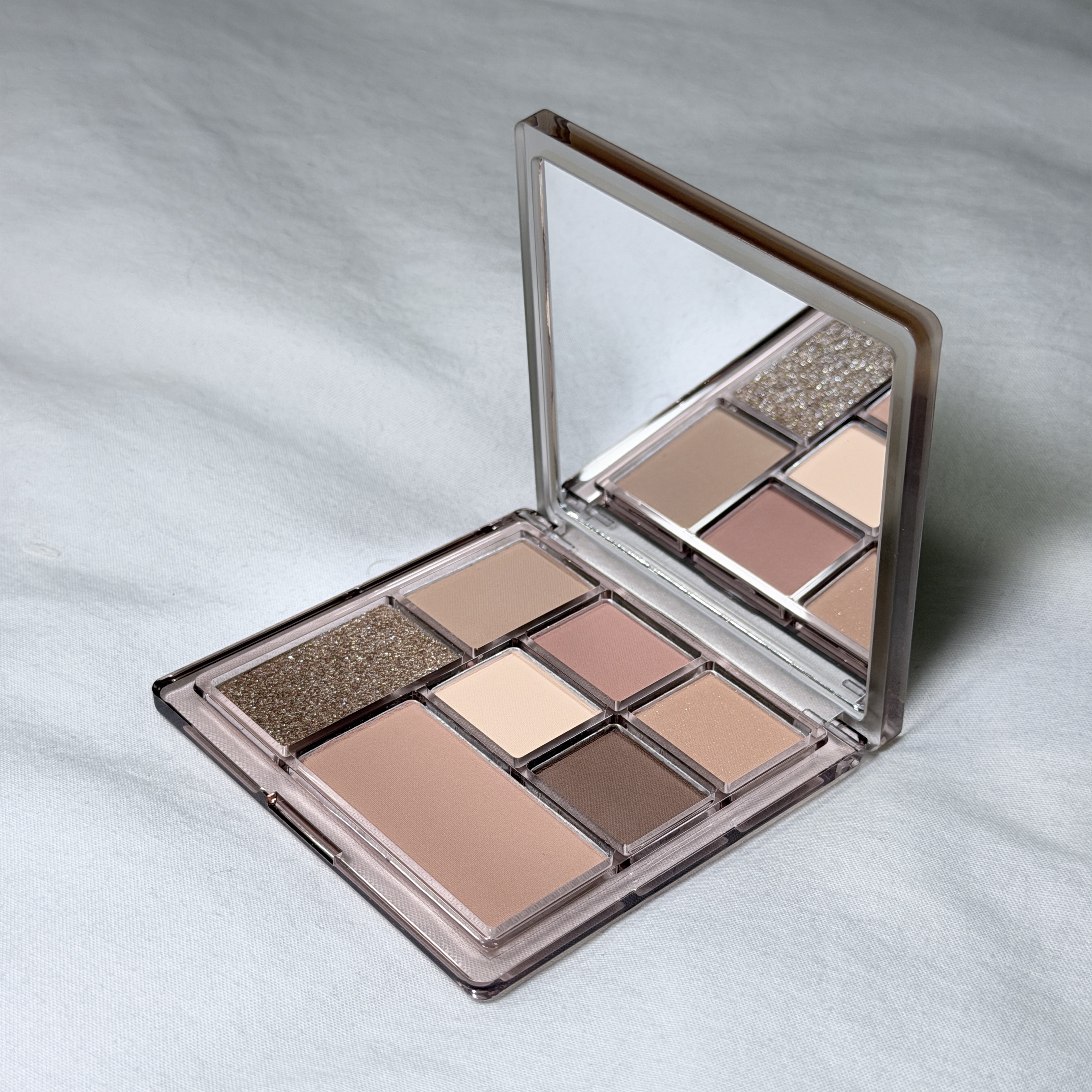 This is a photo of eyeshadow side view.